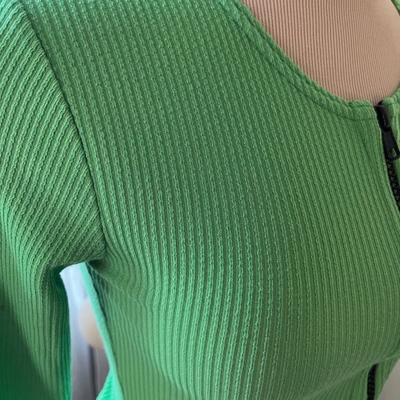 BOOHOO RIBBED ZIP FRONT TOP LONG SLEEVE SPLIT CUFF GREEN Size 8 - Picture 7 of 8